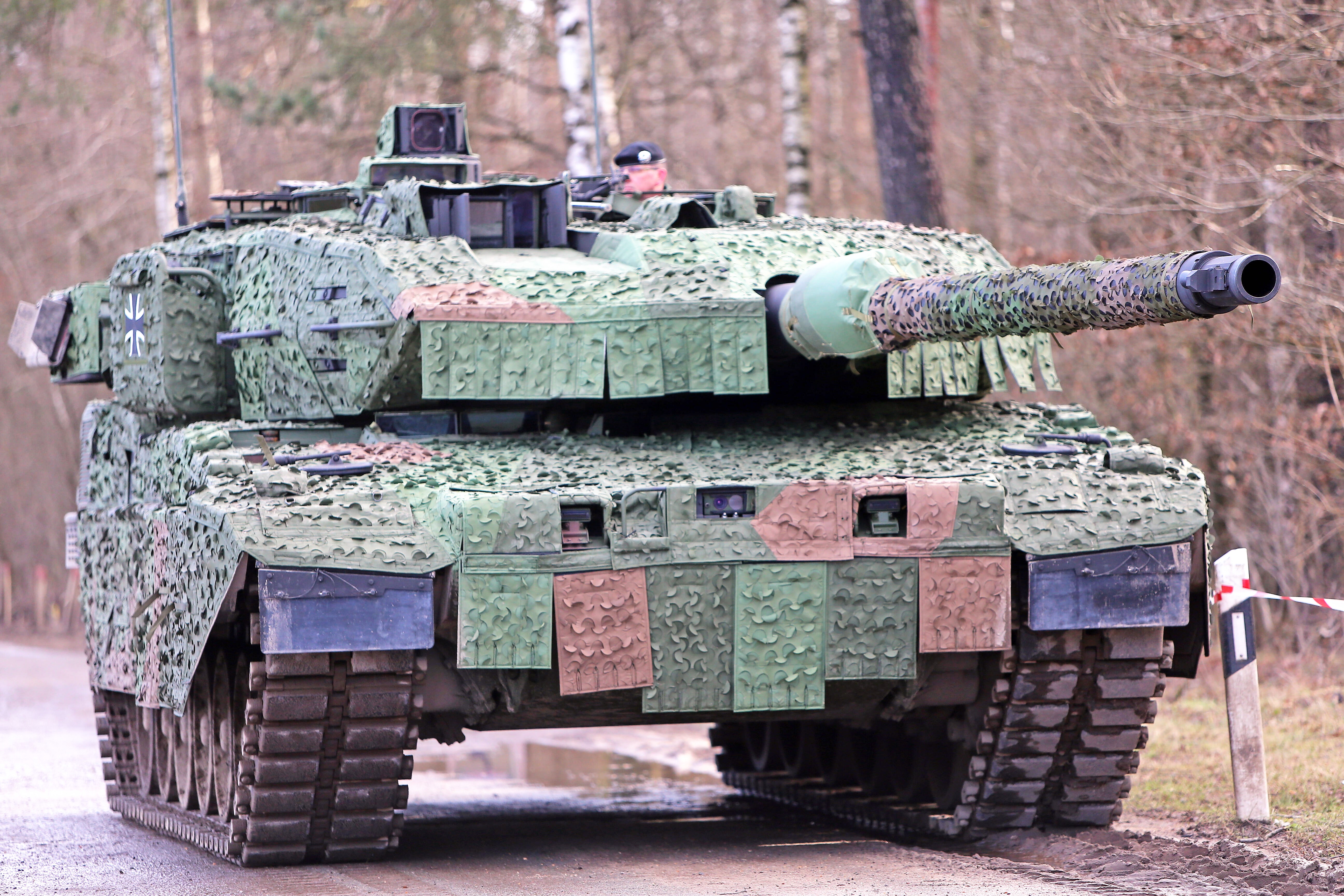 Putin blickt besorgt nach Berlin! Liefert Deutschland jetzt doch Leopard 2 Panzer an die Ukraine?