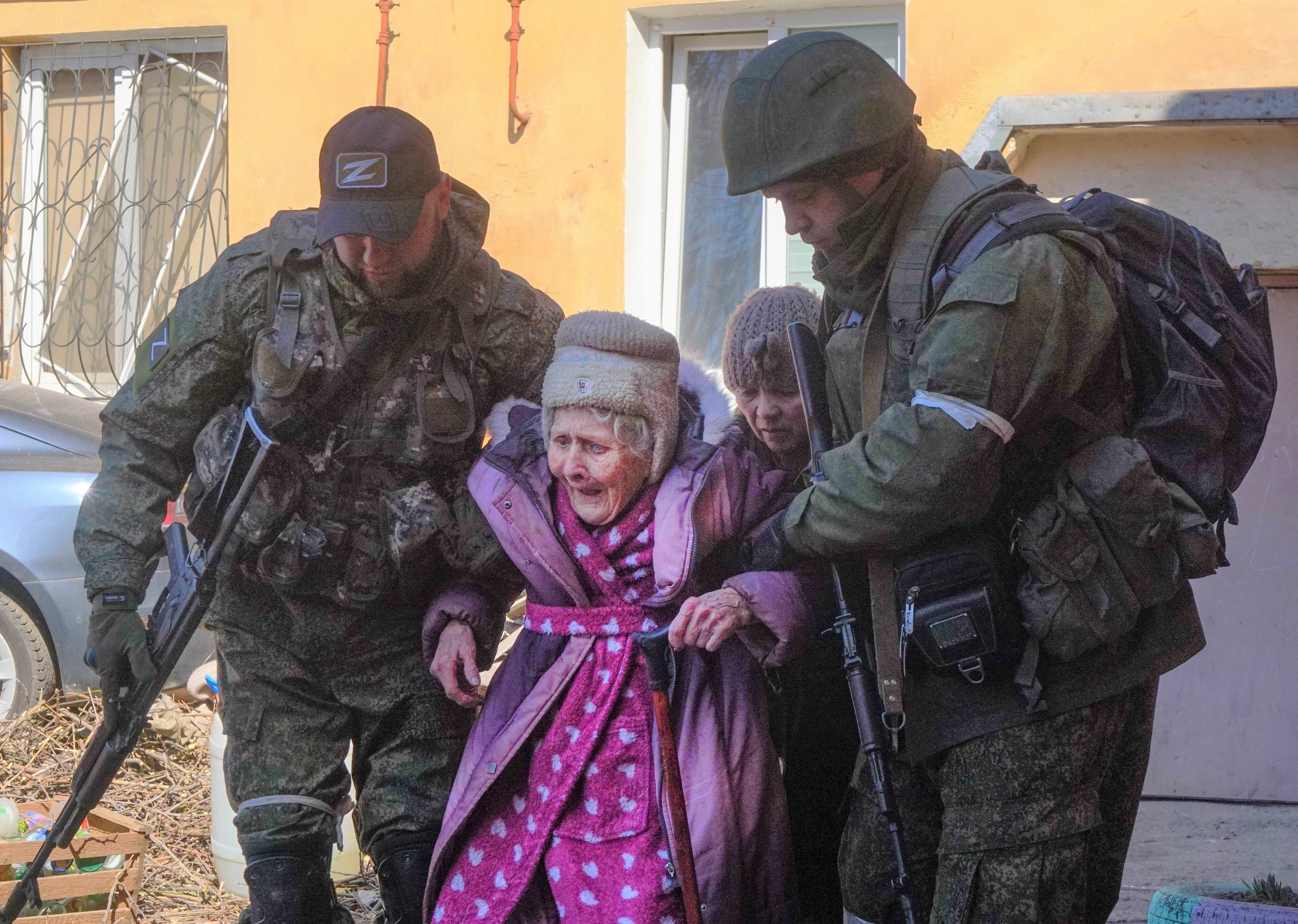 Russische Soldaten Plündern Cherson! Sie bestehlen die Menschen, die sie angeblich befreien wollten!