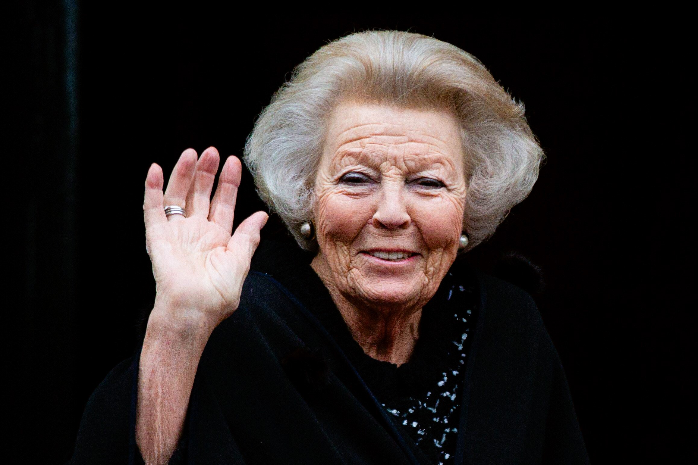 Königin Beatrice - schwerer Skiunfall - Operation nötig! Schock im niederländischen Königshaus!