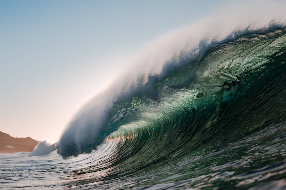 Giant Wave Sweeps Away Tourists! Spanish Holiday Island Turns into a Nightmare