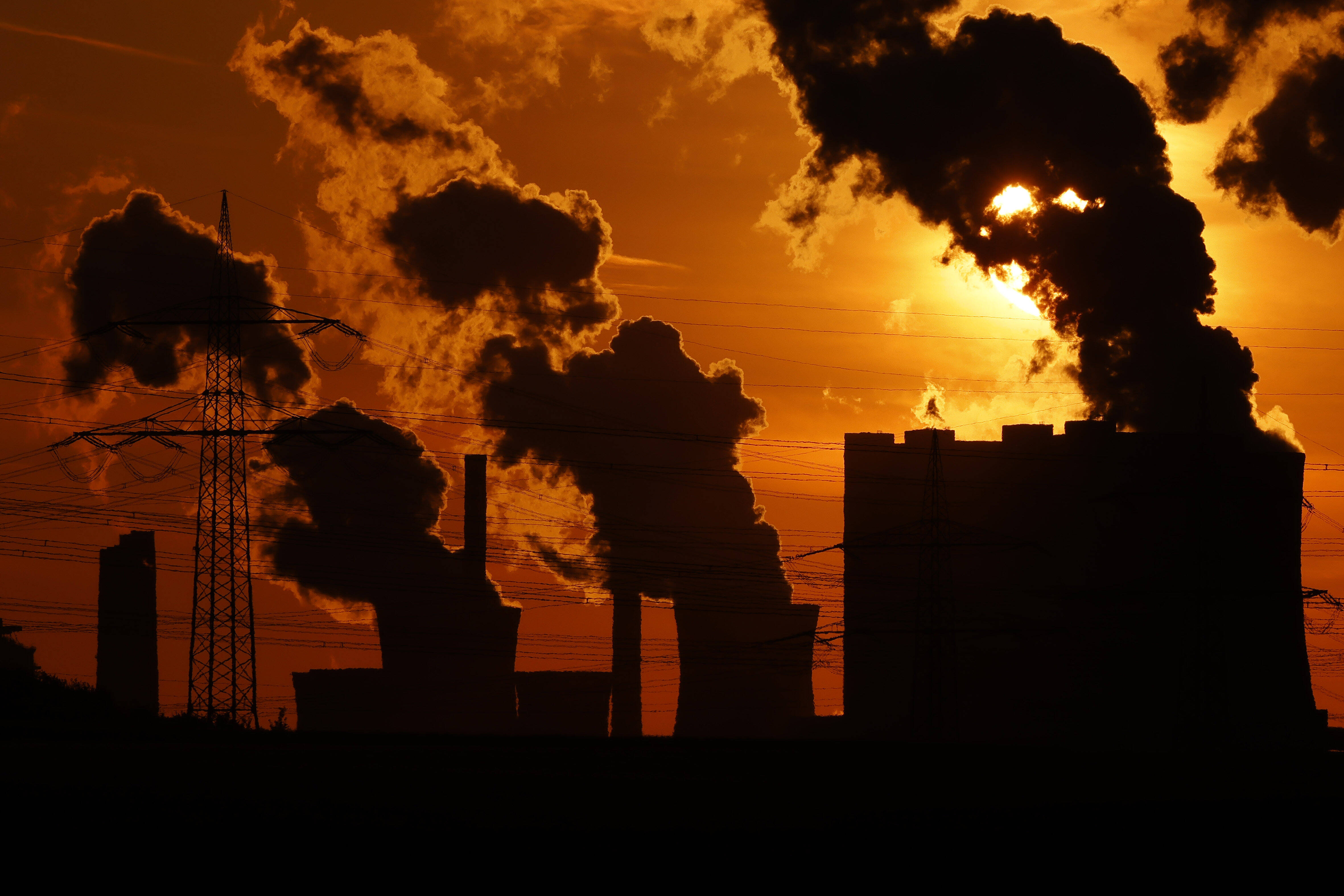 Auch das noch! Viele Stadtwerke verdoppeln Preise für Strom - hier wird es besonders teuer!