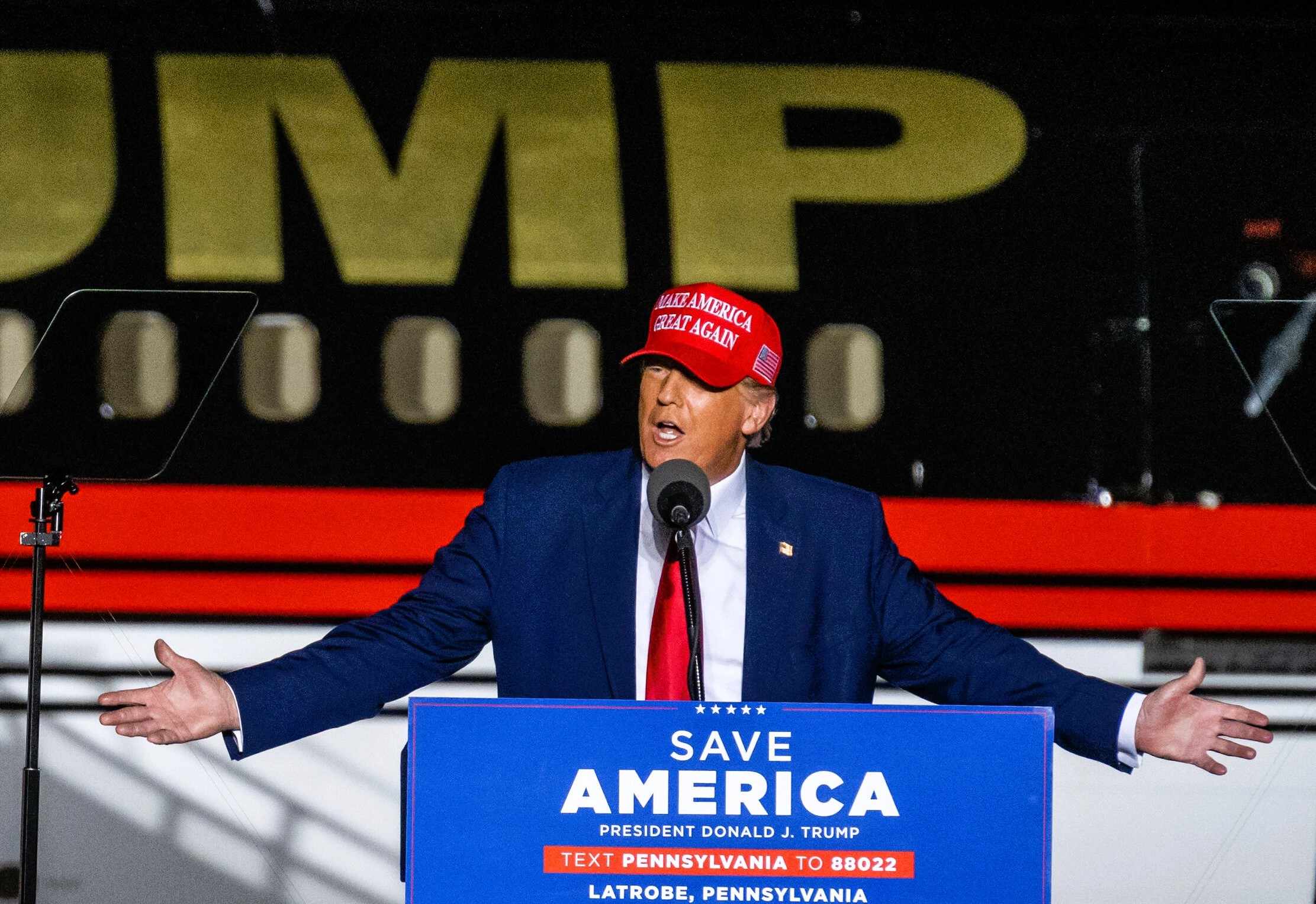 Hat Ivanka Trump ihren Vater ans FBI verraten? Donald Trump - fällt ihm die Familie in den Rücken?