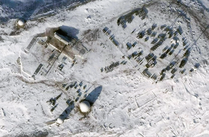 Putin stellt Atomraketen in der Arktis auf! NATO besorgt - geheime Bilder zeigen Truppen Aufmarsch!