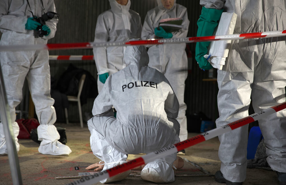 Feuer im Krankenhaus! Brandstifter zündet Betten an - Patienten in Gefahr, Großeinsatz der Feuerwehr