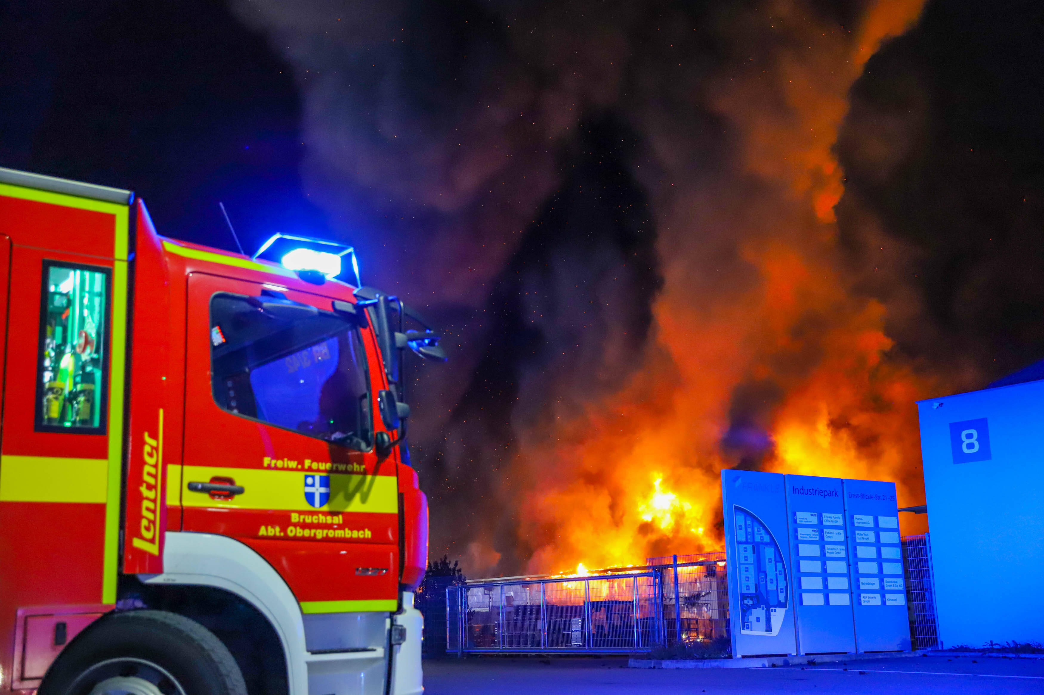  Gewaltige Explosionen in Hamburg! Feuerinferno in der Hafencity, es gibt Verletzte!