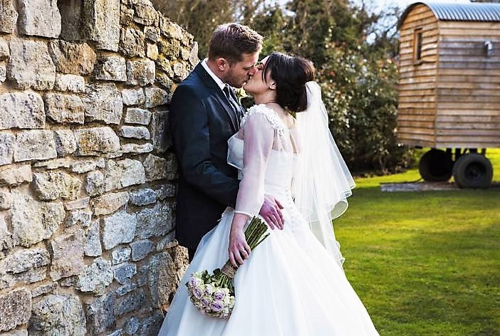 Trauer! Bräutigam (48) stirbt nur eine Stunde nach dem Ja-Wort - Tragödie bei einer Hochzeitsfeier!