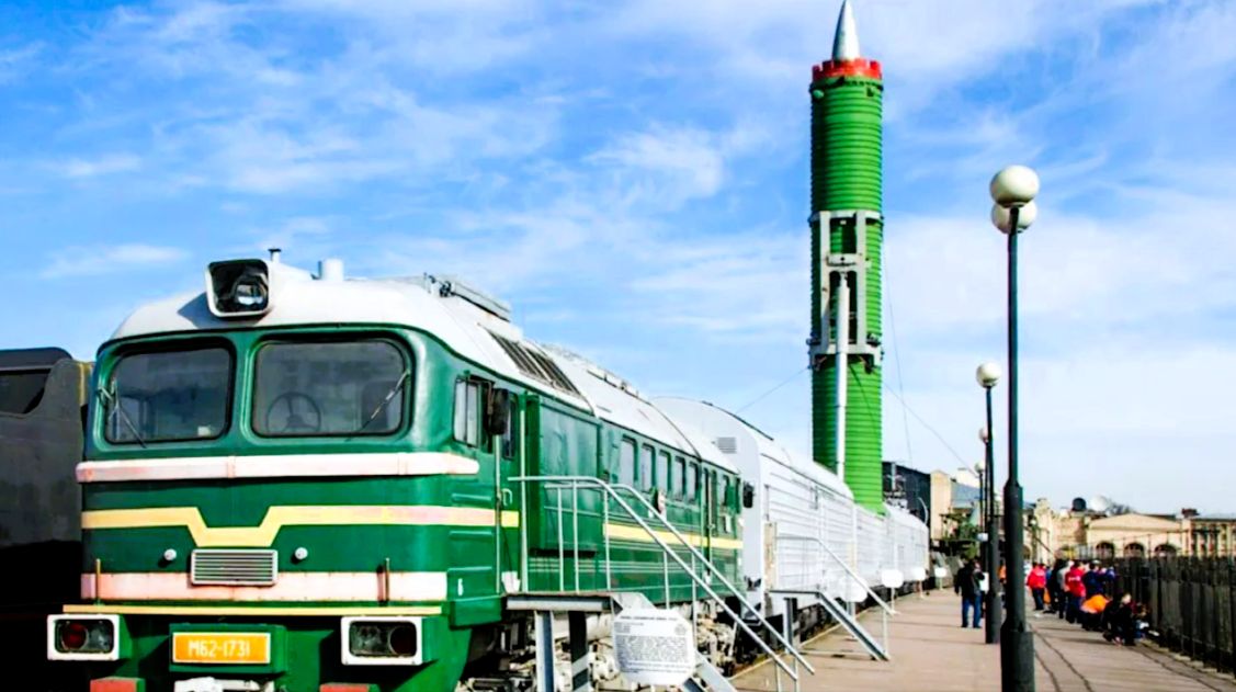 Putin auf der Flucht? Geheimer "Geisterzug" von Wladimir Putin - es gibt sogar ein Spa und Anti-Aging-Maschinen!