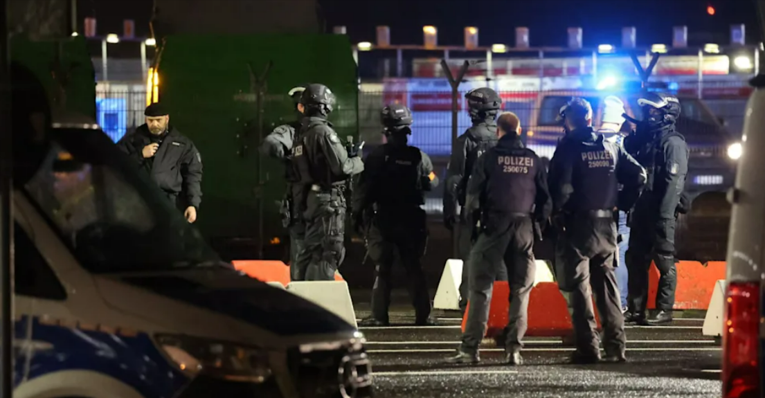 Schießerei vor McDonalds! Sogar Maschinenpistolen im Einsatz - 2 Personen überlebten nicht