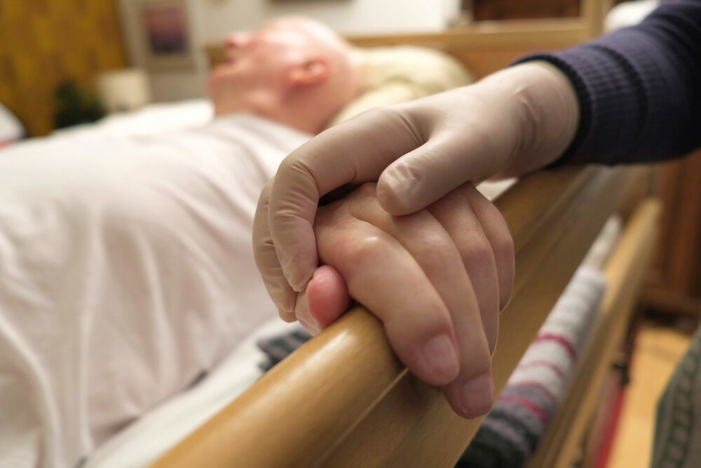 Frau erfriert neben Bahnhof! Vermisste demenzkranke Rentnerin stirbt nur 140 Meter von einem Pflegeheim entfernt